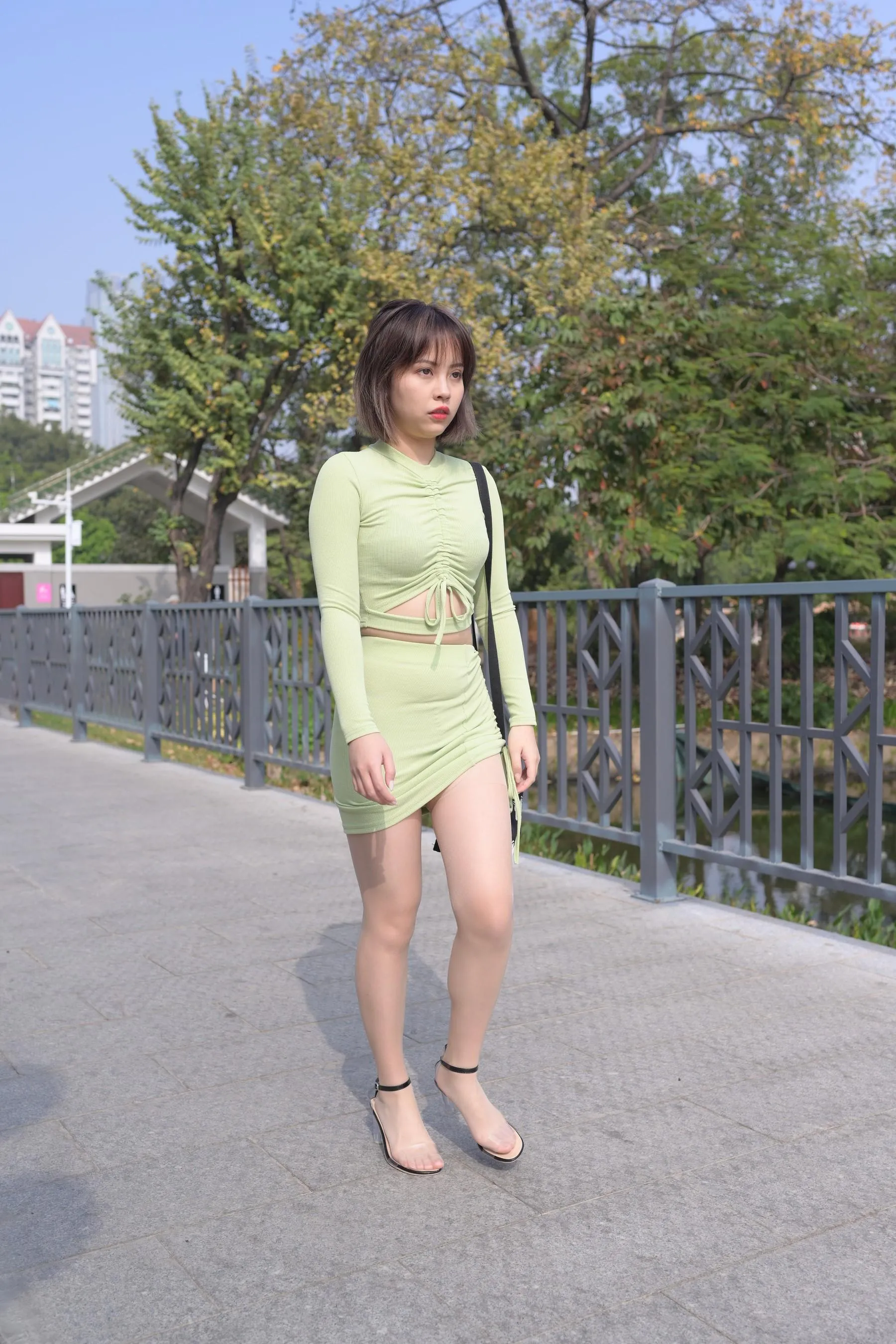 [魔镜街拍] NO.083 SM_0007程生街拍 微胖的美女肉丝袜美脚特写太性感 [413P]插图4
